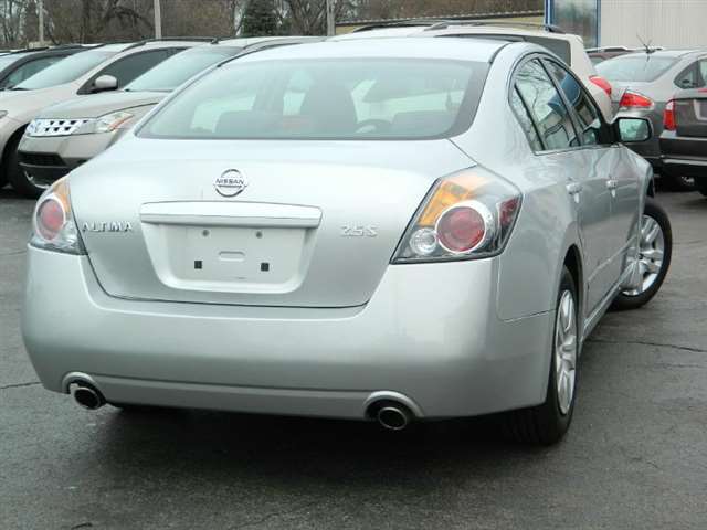 2009 Nissan Altima 2.5 4dr Sedan